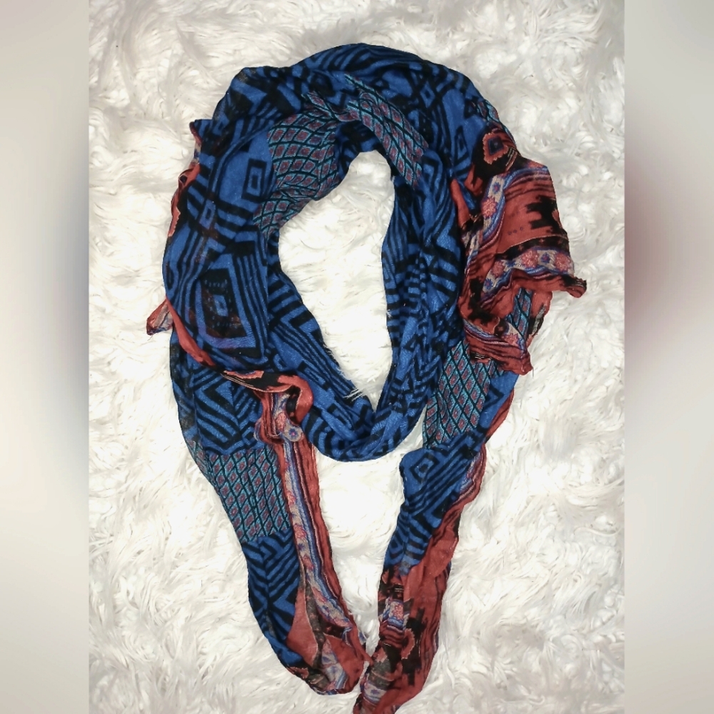 Womens unique and pretty pattern scarf. Like new condition